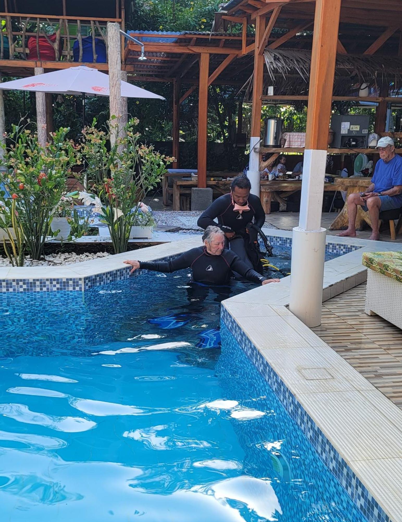 Bunaken Villa Queen'S Dive Manado Exteriör bild
